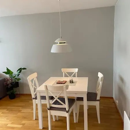 Koselig Kjellerleilighet Ca 25 Minutter Kjoring Fra Sentrum アパート *