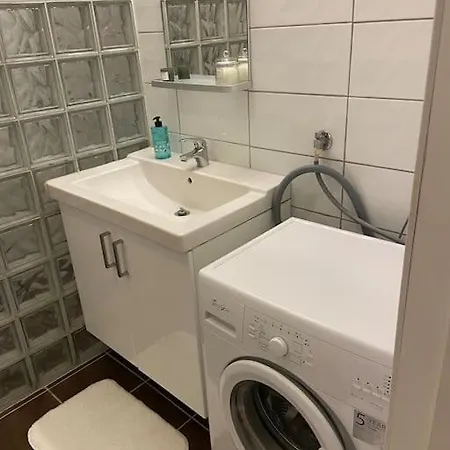 Koselig Kjellerleilighet Ca 25 Minutter Kjoring Fra Sentrum