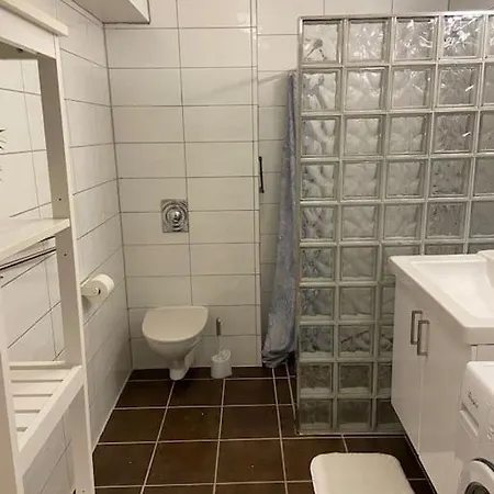 Koselig Kjellerleilighet Ca 25 Minutter Kjoring Fra Sentrum Apartment
